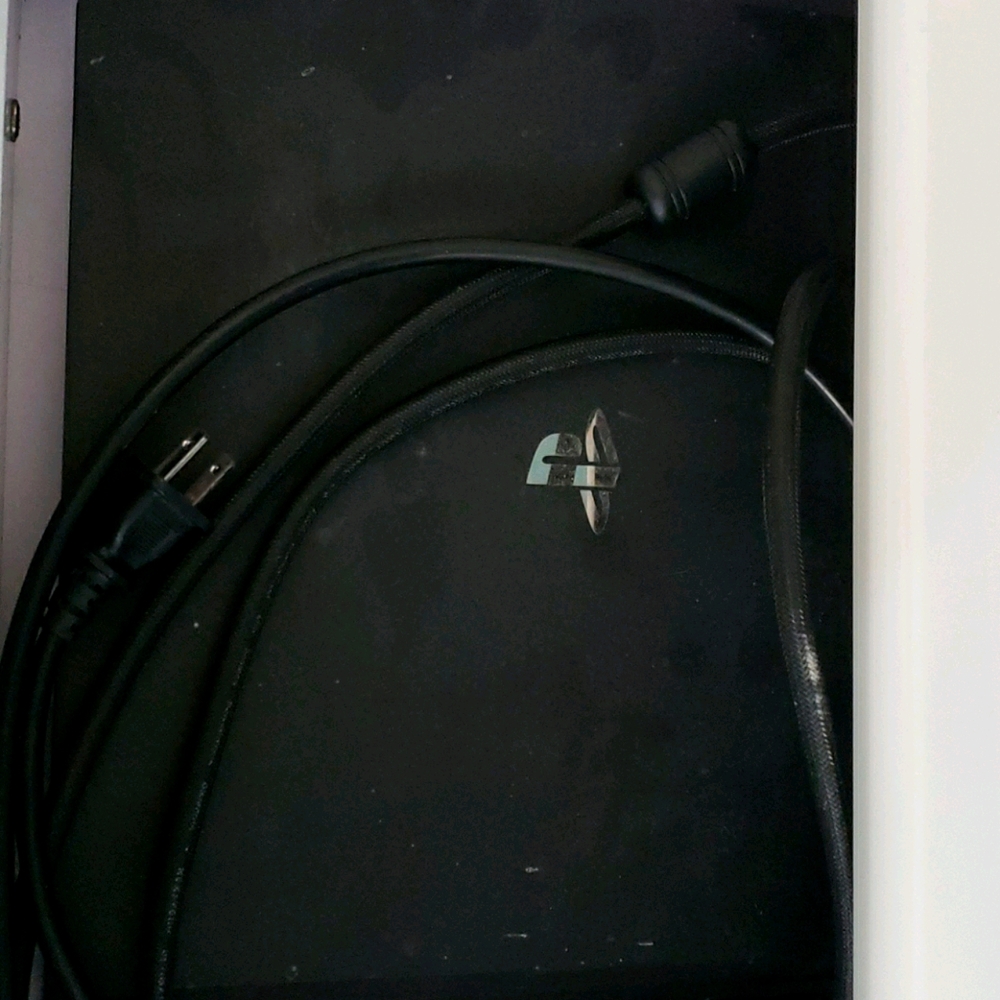 Playstation 4 Pro 1 TB w/ 6 games all wires.